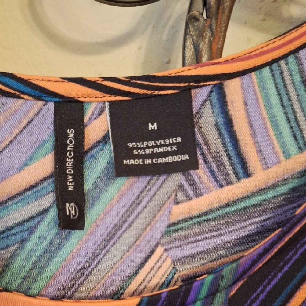 🔥🔥CLEARANCE ITEM🔥🔥New Directions Vibrant Swirl Blouse. NWOT Size Medium - Picture 6 of 8